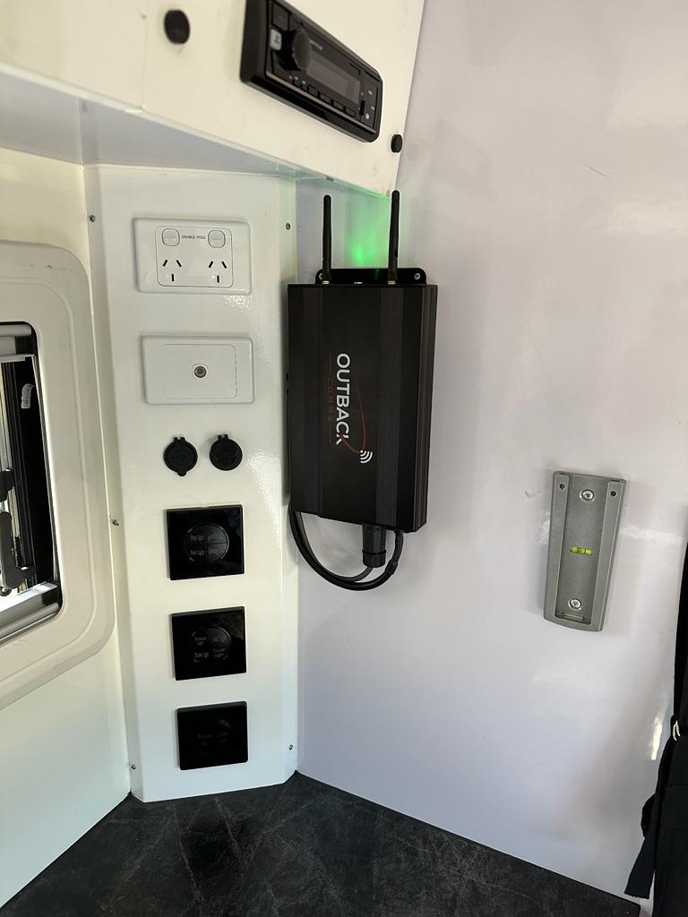 12/24v Plug and Play for Actuated Starlink - Outback Comms