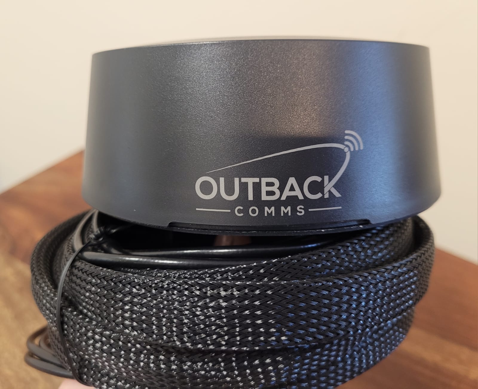 5.8 dBi Wi-Fi / 5G Puck Aerial - Outback Comms