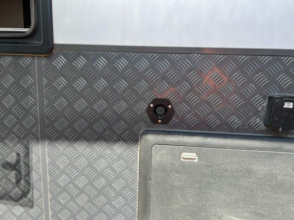 12/24v Plug and Play for Actuated Starlink - Outback Comms